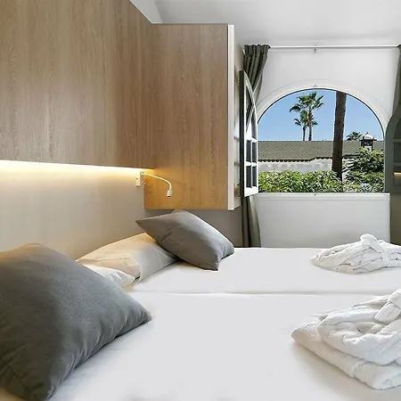 Parque Del Paraiso Ii Hotel